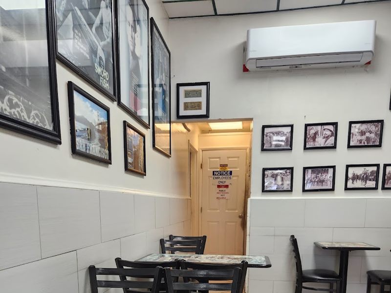 Casitas Taco Al Carbon interior